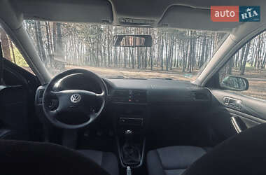 Хетчбек Volkswagen Golf 2002 в 