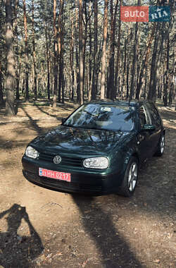 Хетчбек Volkswagen Golf 2002 в 