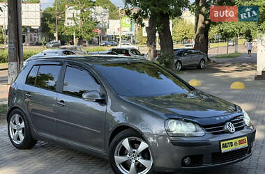 Хэтчбек Volkswagen Golf 2005 в 