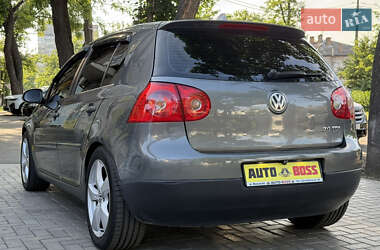 Хэтчбек Volkswagen Golf 2005 в 