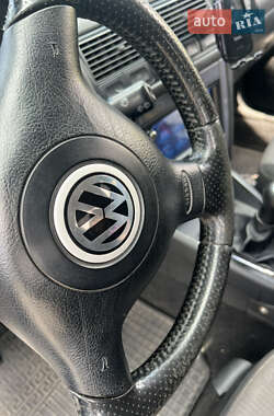 Хетчбек Volkswagen Golf 2003 в 