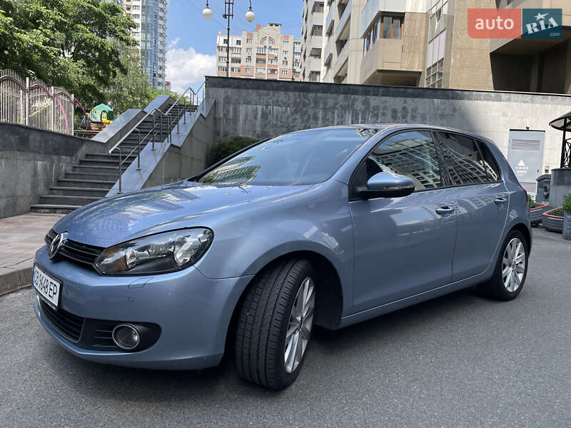 Хэтчбек Volkswagen Golf 2009 в 