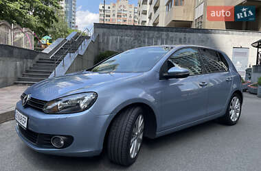 Хэтчбек Volkswagen Golf 2009 в 