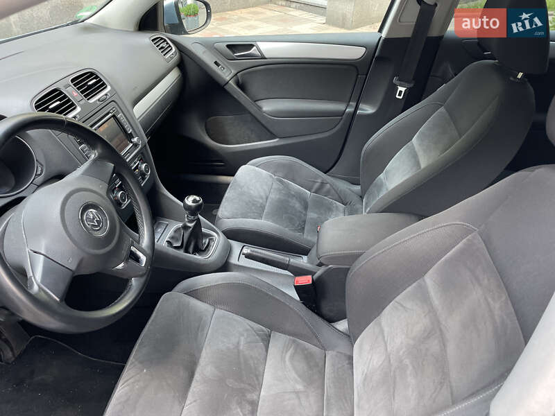 Хэтчбек Volkswagen Golf 2009 в Киеве