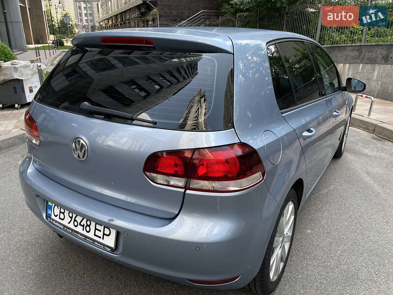Хэтчбек Volkswagen Golf 2009 в Киеве
