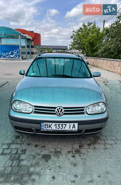Універсал Volkswagen Golf 2002 в Березному