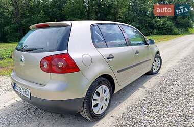 Хэтчбек Volkswagen Golf 2005 в Чорткове
