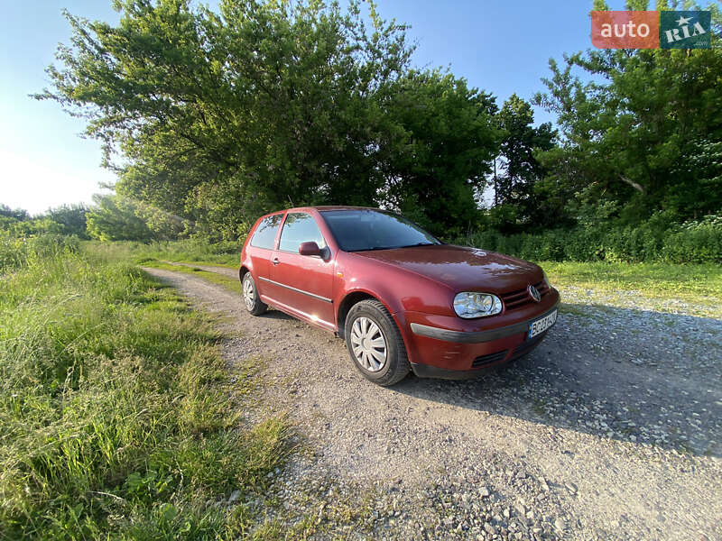 Хэтчбек Volkswagen Golf 1998 в 