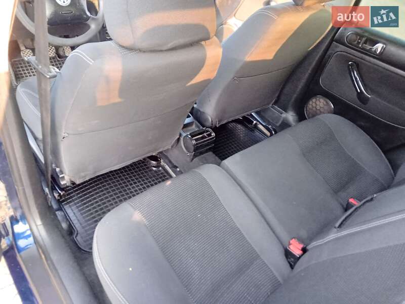 Хэтчбек Volkswagen Golf 2000 в Хмельницком