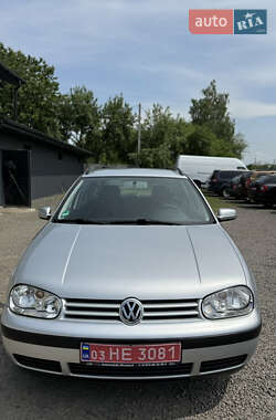 Універсал Volkswagen Golf 2000 в 