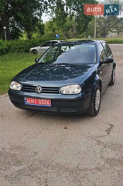 Хэтчбек Volkswagen Golf 2001 в 