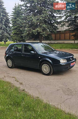 Хэтчбек Volkswagen Golf 2001 в 