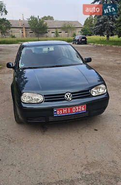Хэтчбек Volkswagen Golf 2001 в 