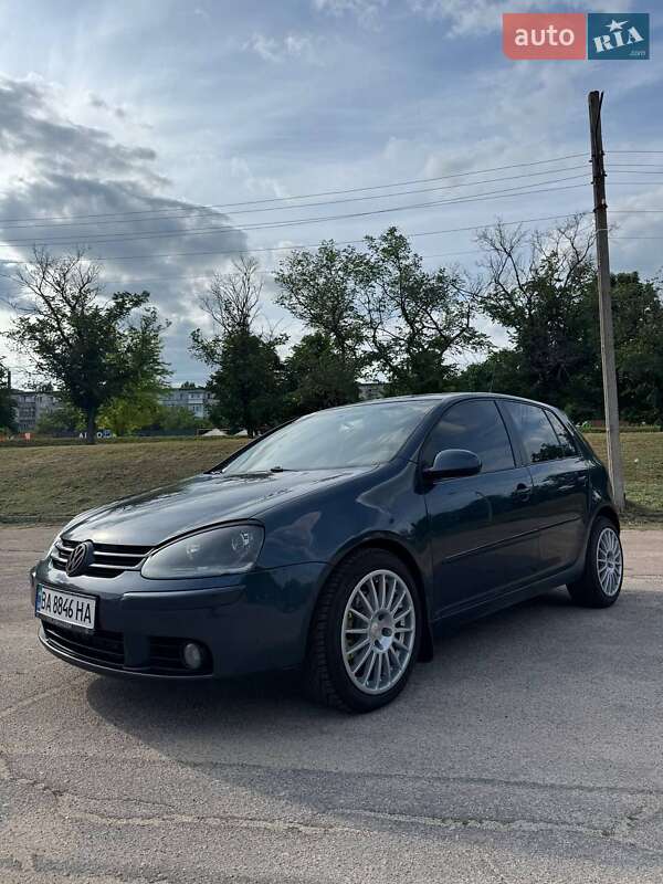 Хэтчбек Volkswagen Golf 2004 в 