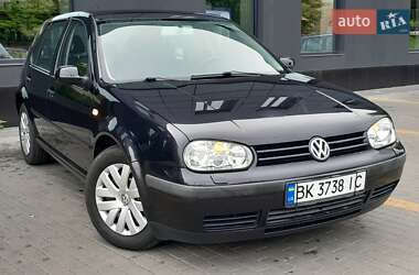 Хэтчбек Volkswagen Golf 2001 в 