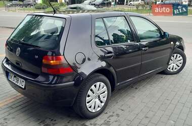 Хэтчбек Volkswagen Golf 2001 в 