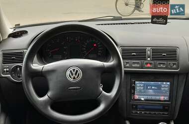 Хэтчбек Volkswagen Golf 2001 в 