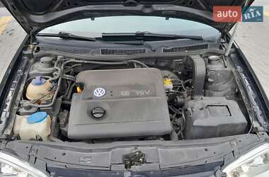 Хэтчбек Volkswagen Golf 2001 в 