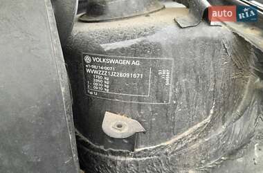 Хэтчбек Volkswagen Golf 2001 в 