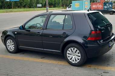 Хэтчбек Volkswagen Golf 2001 в 