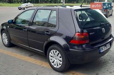 Хэтчбек Volkswagen Golf 2001 в 