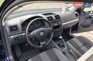 Хэтчбек Volkswagen Golf 2008 в 