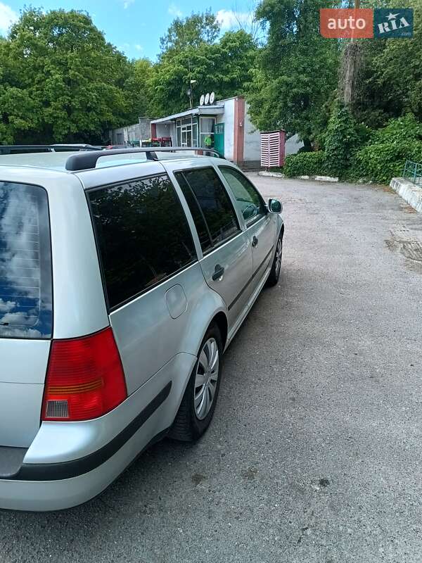 Универсал Volkswagen Golf 2000 в Млинове