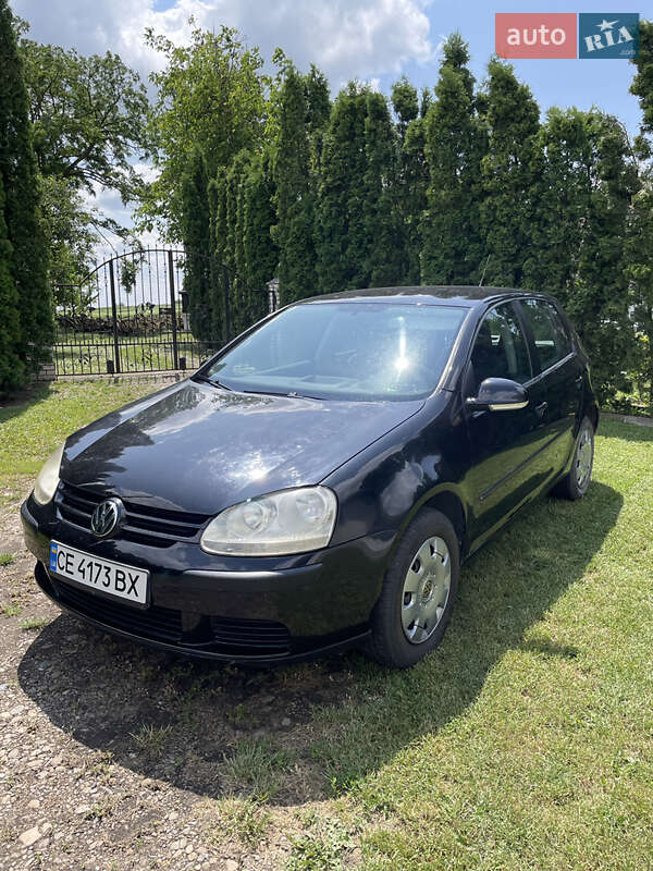 Хэтчбек Volkswagen Golf 2005 в Хотине