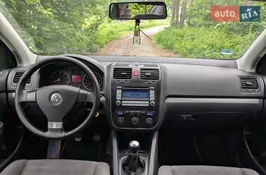 Хетчбек Volkswagen Golf 2006 в 