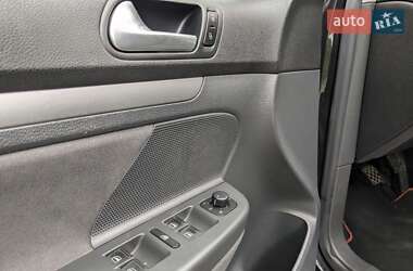 Хетчбек Volkswagen Golf 2006 в 