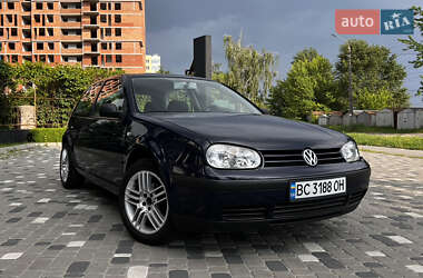 Хэтчбек Volkswagen Golf 2002 в Киеве