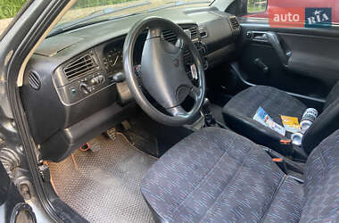 Хэтчбек Volkswagen Golf 1993 в 
