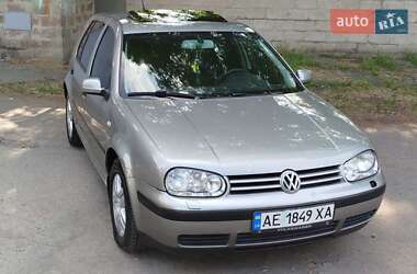Хетчбек Volkswagen Golf 2002 в Жовтих Водах