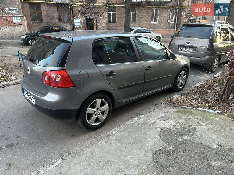 Хетчбек Volkswagen Golf 2004 в Запоріжжі