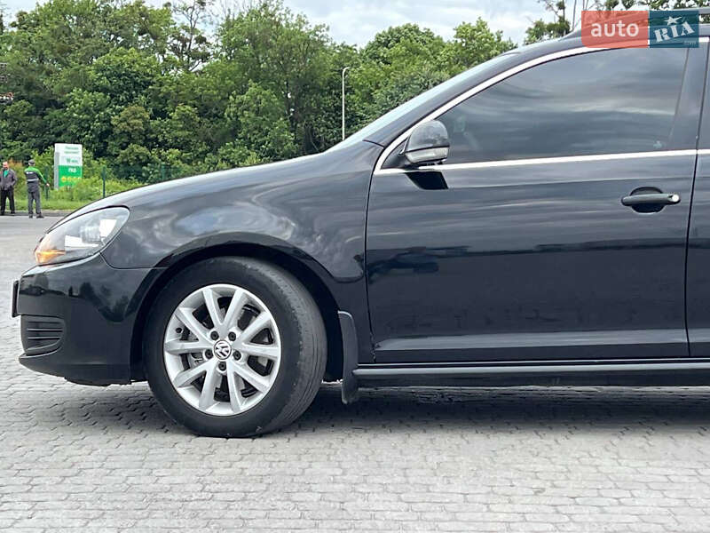 Універсал Volkswagen Golf 2011 в Радивиліві