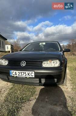 Хэтчбек Volkswagen Golf 1999 в 