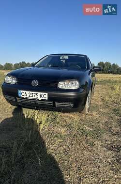 Хэтчбек Volkswagen Golf 1999 в 