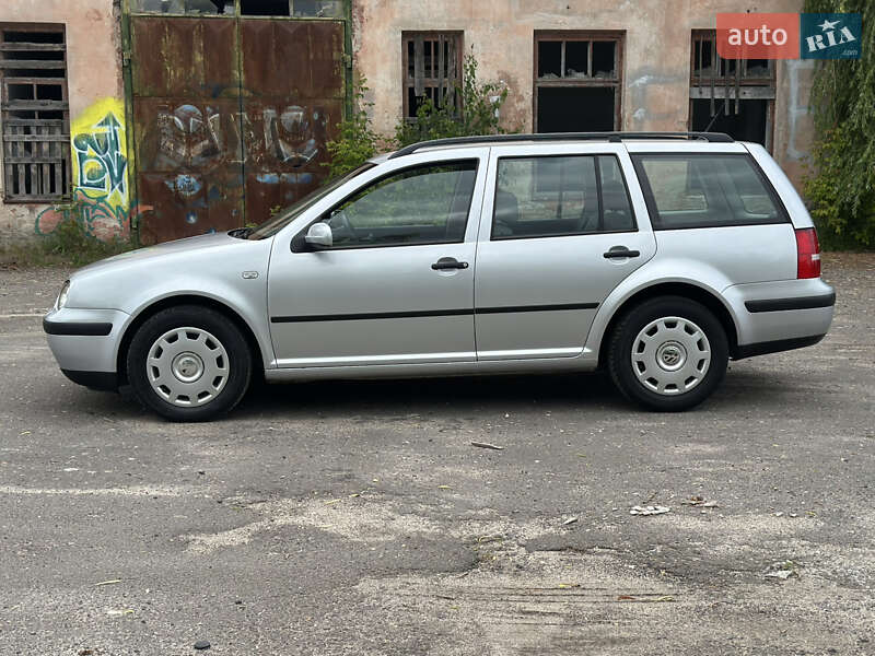 Універсал Volkswagen Golf 2003 в Луцьку