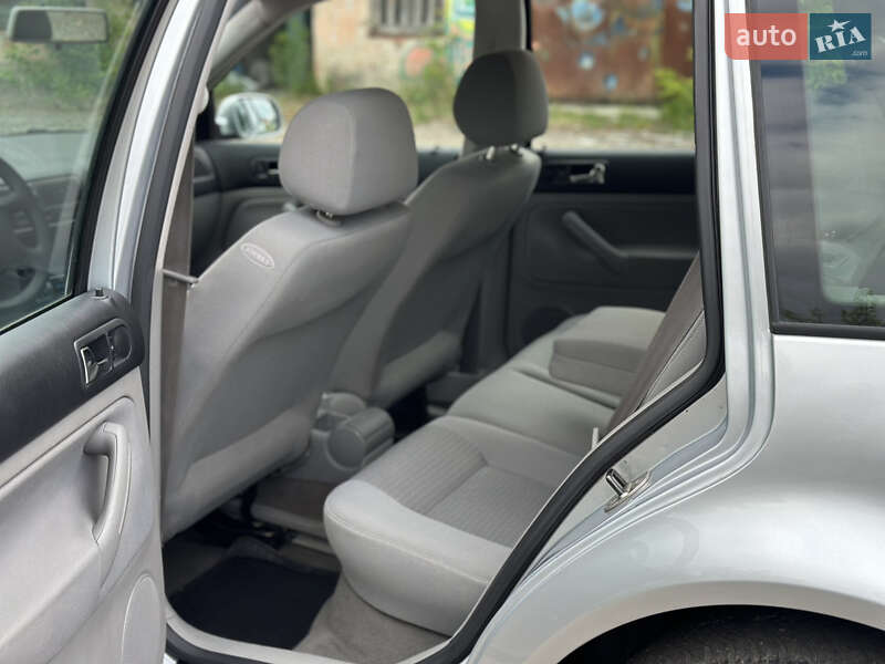 Універсал Volkswagen Golf 2003 в Луцьку
