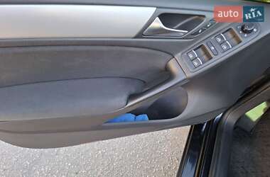 Хэтчбек Volkswagen Golf 2011 в 