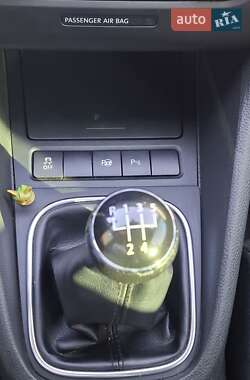 Хэтчбек Volkswagen Golf 2011 в 