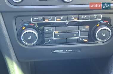 Хэтчбек Volkswagen Golf 2011 в 