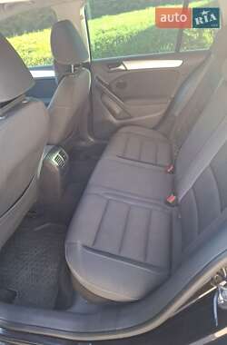 Хэтчбек Volkswagen Golf 2011 в 