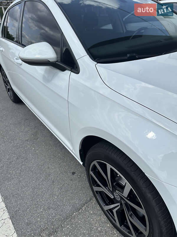 Хэтчбек Volkswagen Golf 2020 в Днепре
