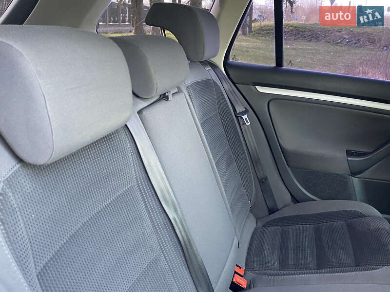 Универсал Volkswagen Golf 2009 в Вознесенске