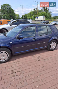 Хэтчбек Volkswagen Golf 2002 в 