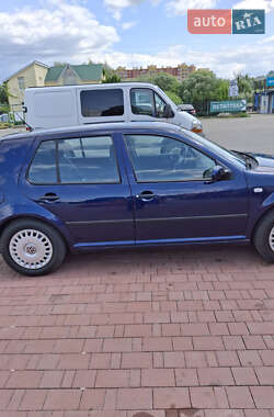 Хэтчбек Volkswagen Golf 2002 в 