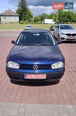 Хэтчбек Volkswagen Golf 2002 в 