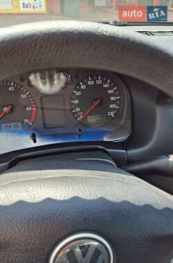 Хэтчбек Volkswagen Golf 2002 в 