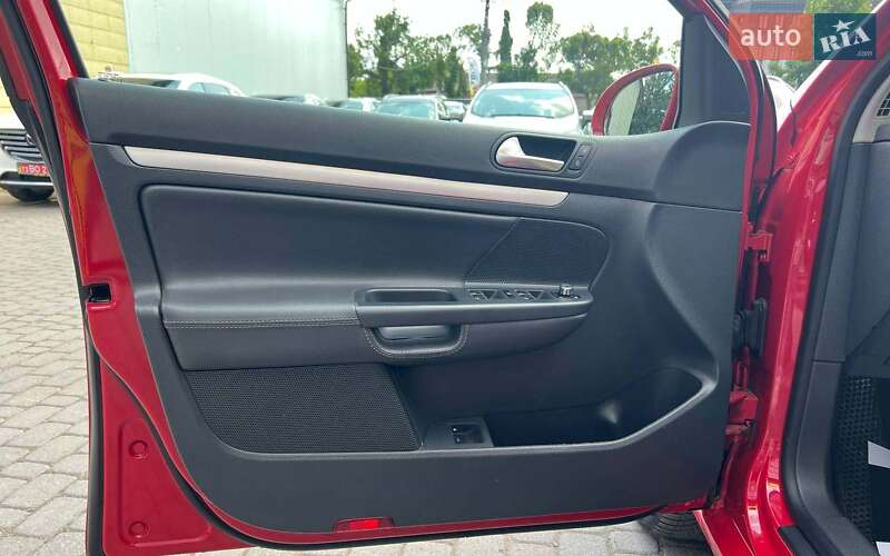 Хетчбек Volkswagen Golf 2004 в Івано-Франківську